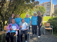 Povezujejo nas nasmehi, gibanje in toplina medčloveških vezi